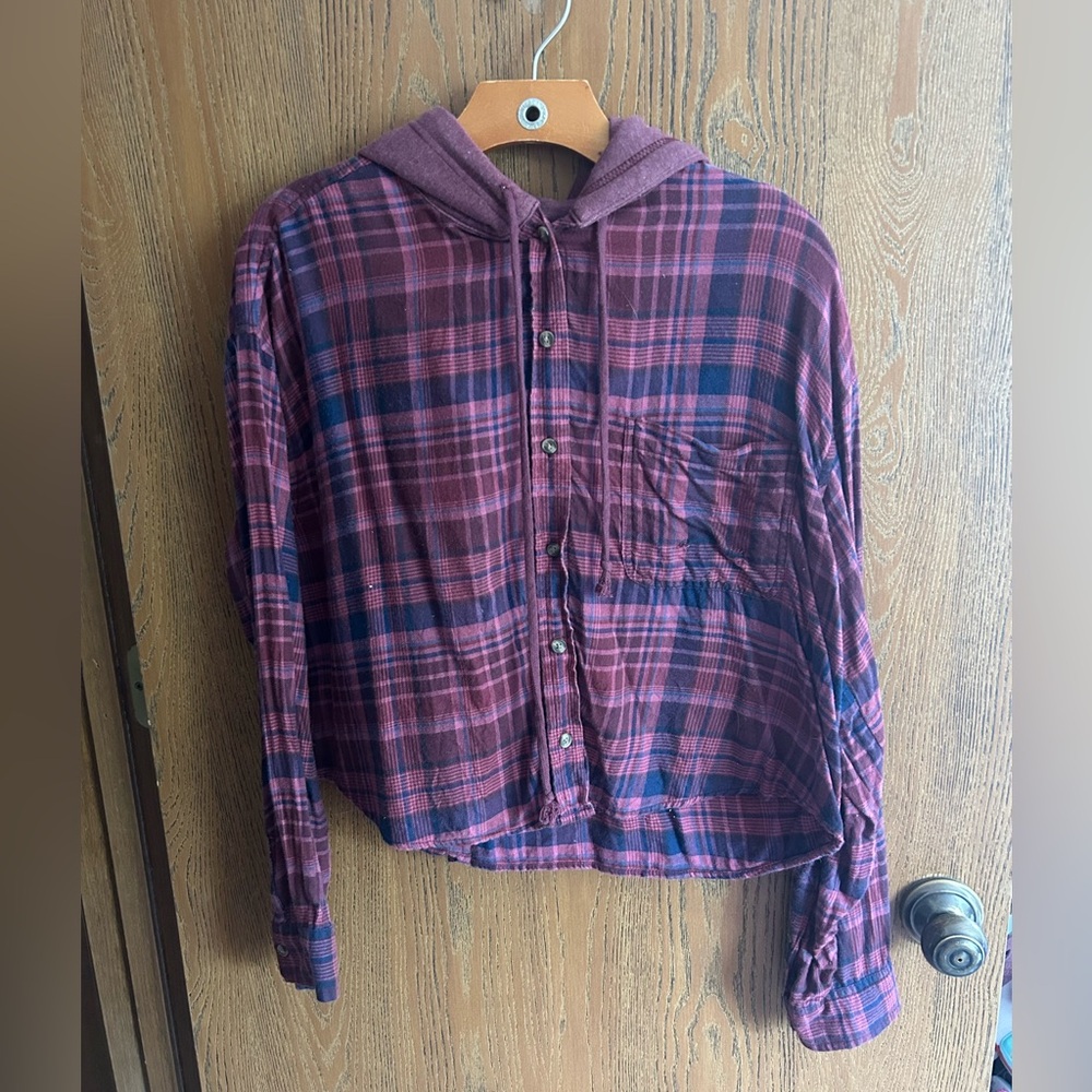American Eagle Distressed Cropped Hooded Flannel